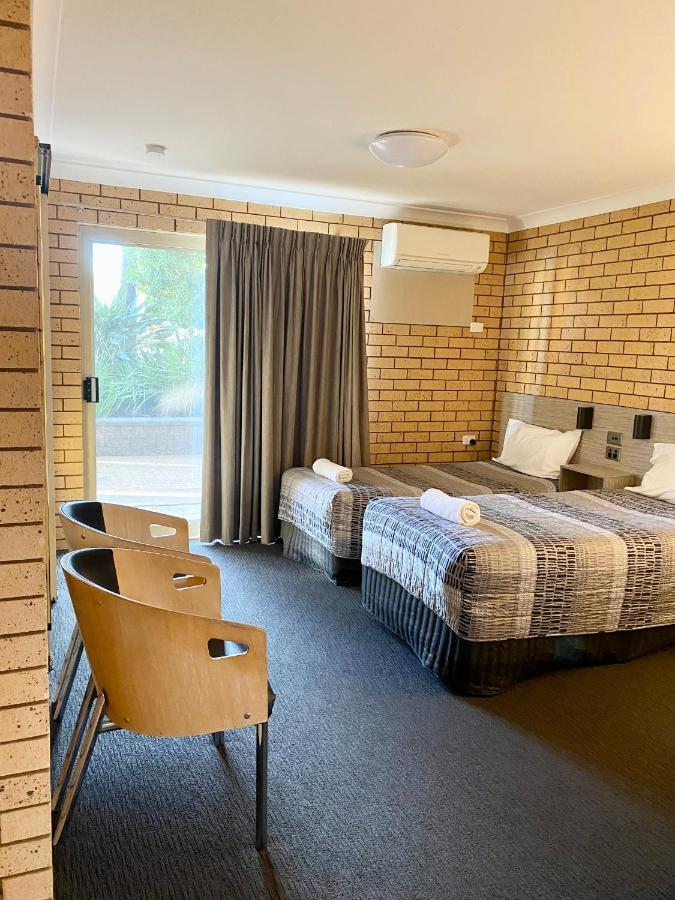 Tallarook Motor Inn Dubbo Esterno foto