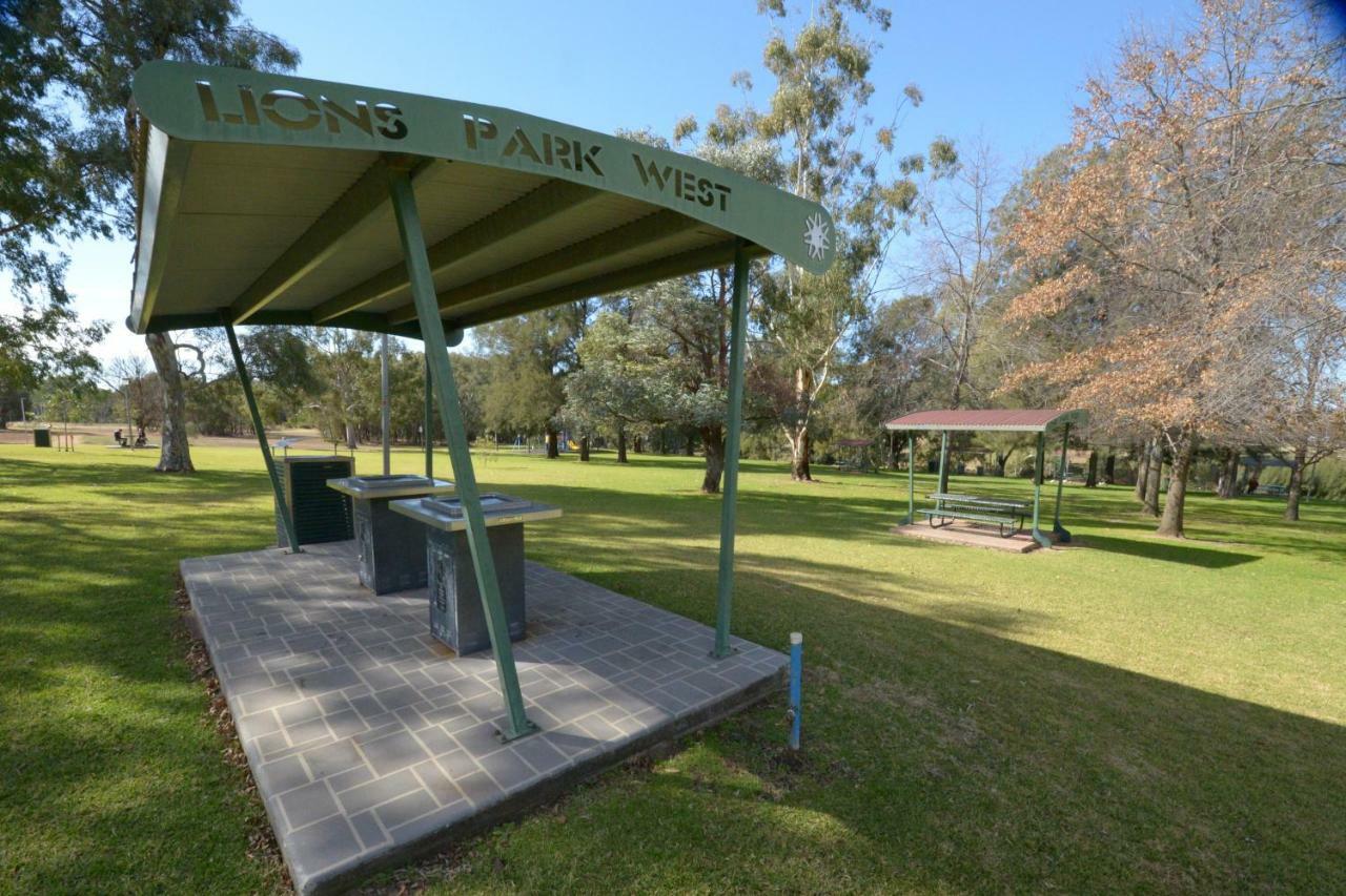 Tallarook Motor Inn Dubbo Esterno foto